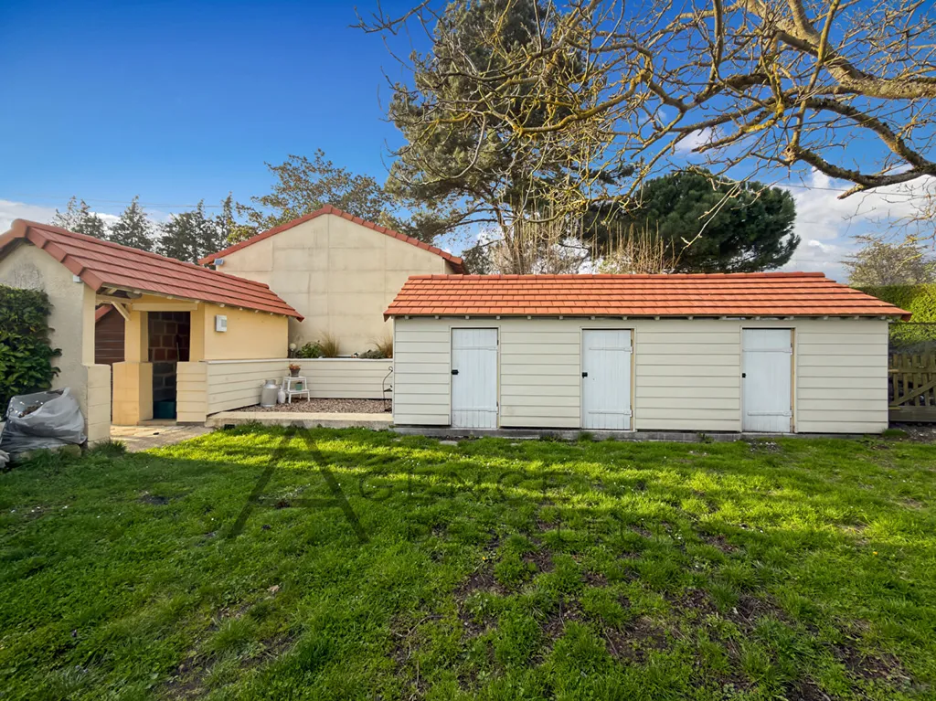 A vendre propriété de charme de 130 m2 hab + dépendances le tout édifié  sur un terrain de 2900 m² sur la commune de Freneuse 76410