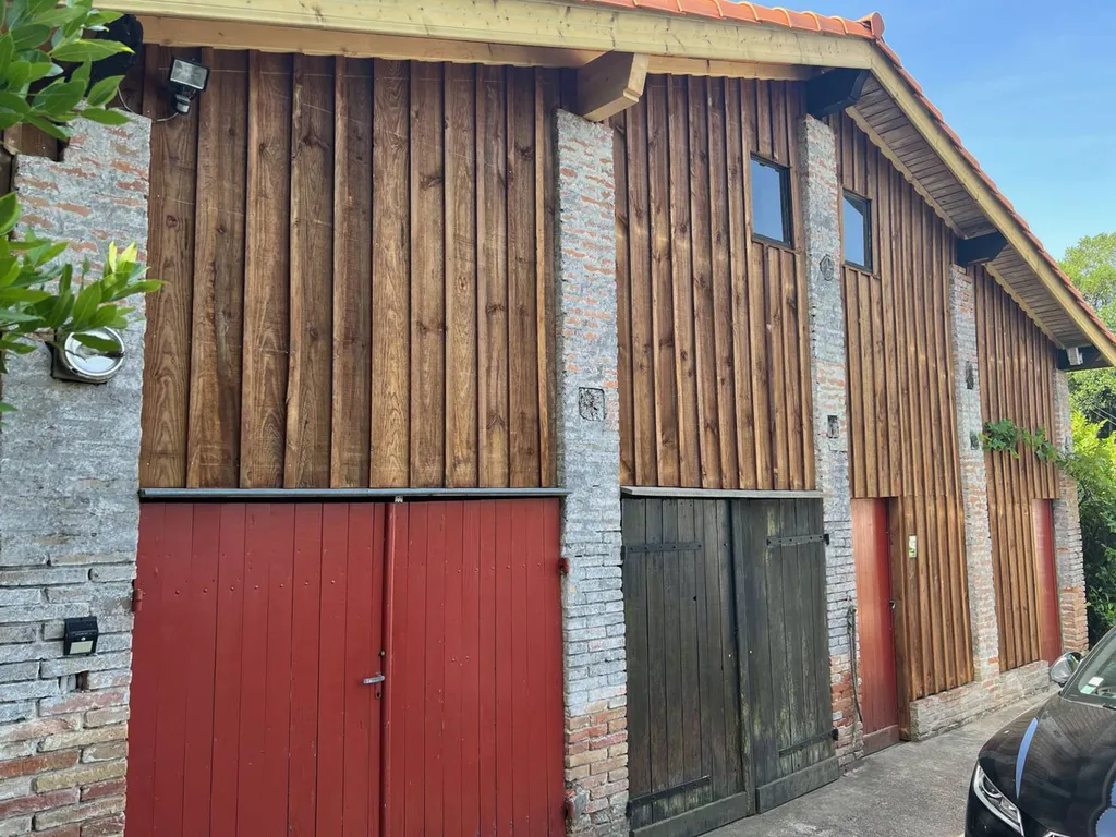 Où aller pour rénover en bois la grange d’une propriété située à Arsac