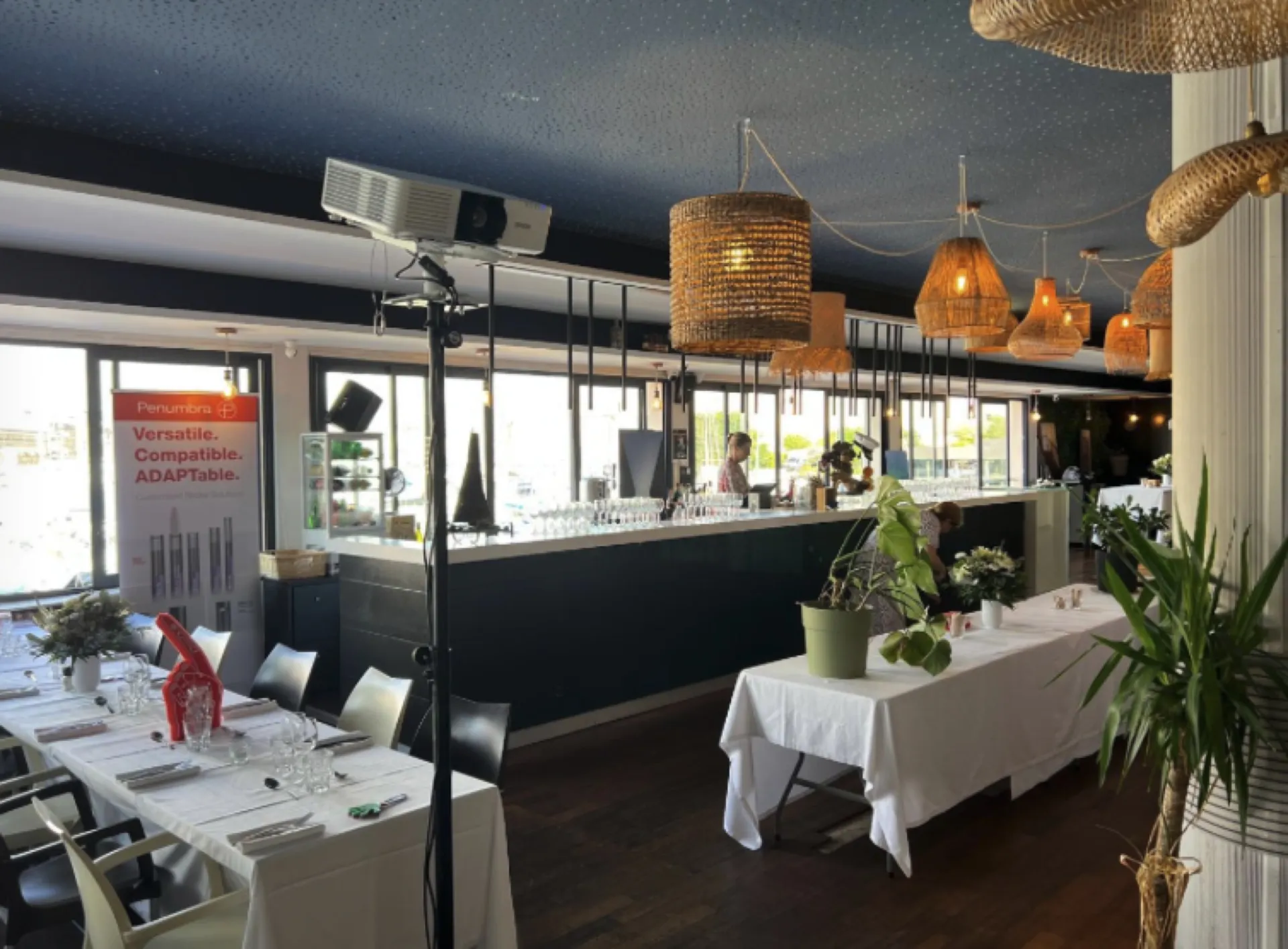 Pieds Gravity et support pour videoprojecteur