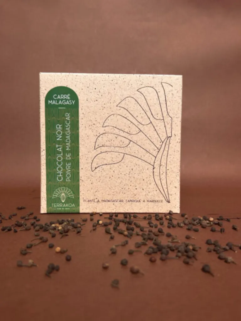 L’intensité pure d’un cacao d’exception sublimée par la délicatesse aromatique du poivre pour une expérience sensorielle authentique du terroir du Sambirano