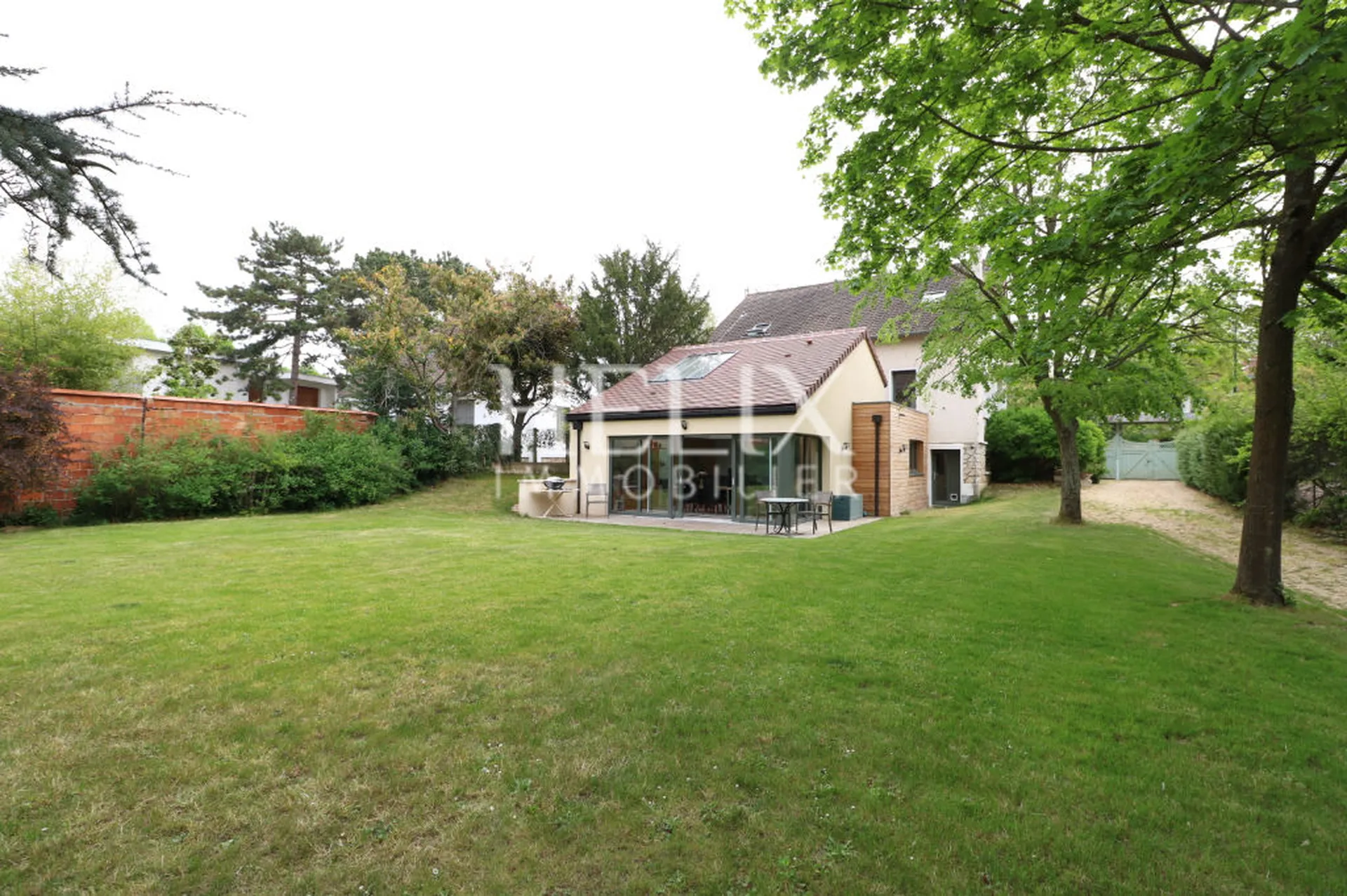 Vente réalisée par notre agence d'une Maison 7 pièces Le Vésinet 5 minutes du RER