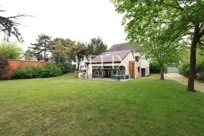 Vente réalisée par notre agence d'une Maison 7 pièces Le Vésinet 5 minutes du RER