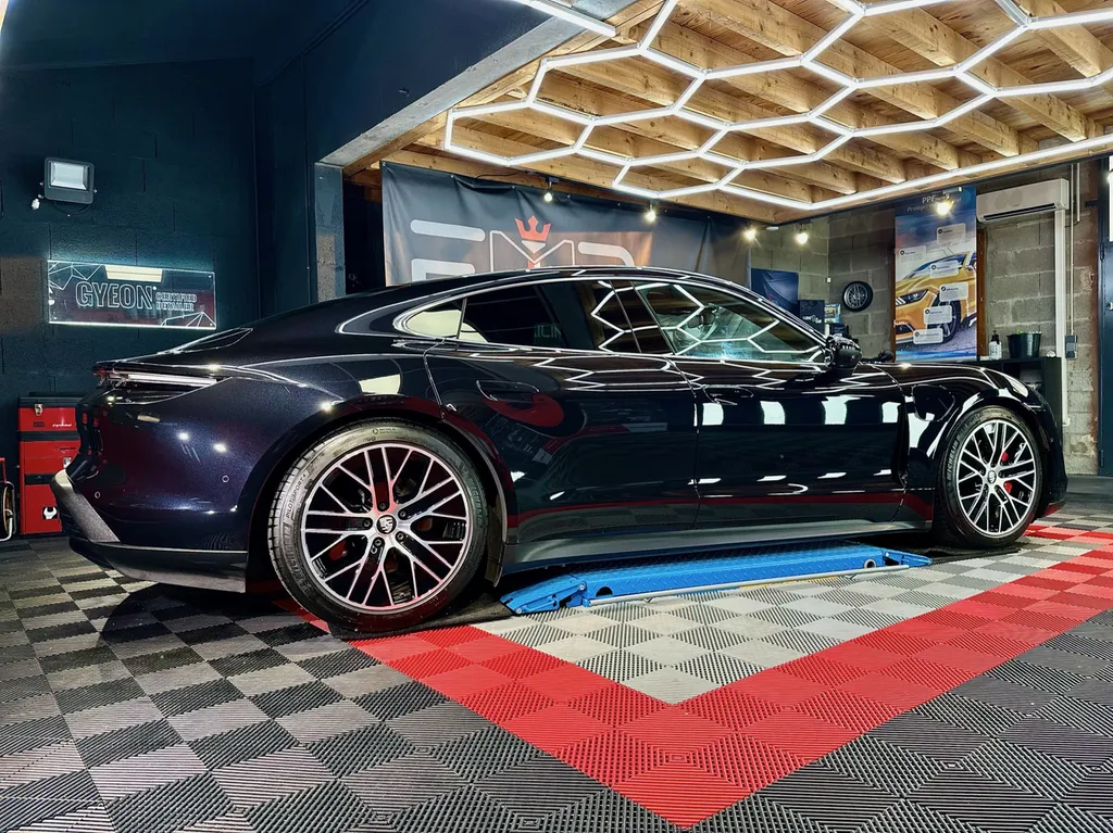 detailing lyon spécialiste Porsche Taycan