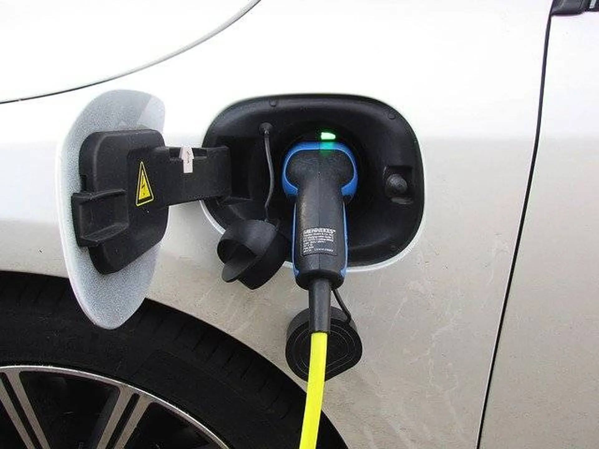 Installation borne de recharge voiture électrique par une entreprise qualifiée IRVE à Avignon dans le Vaucluse 84