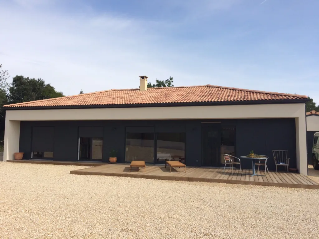 Construction et aménagement d’une maison à ossature bois écologique et performante en isolation à Mejannes le Cap dans le Gard 30430