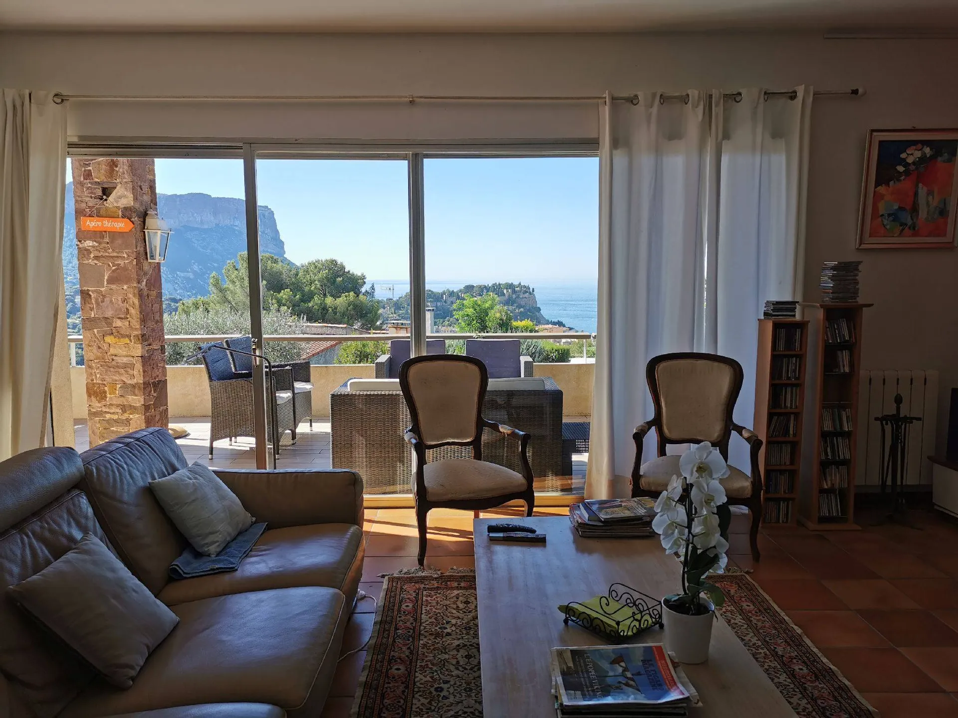 Cassis au calme absolu, maison dans clos privé avec piscine, parkings et très belle vue sur la baie