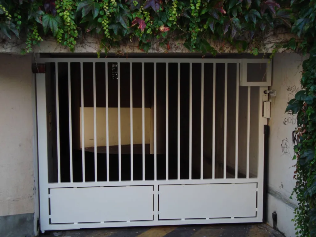 création d'un portail d'accès pour parking sous terrain dans le Calvados 14