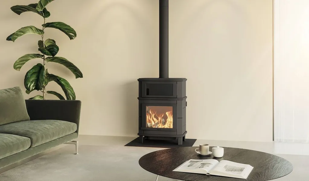 poêle à bois avec four avec accumulation Altech uni noir