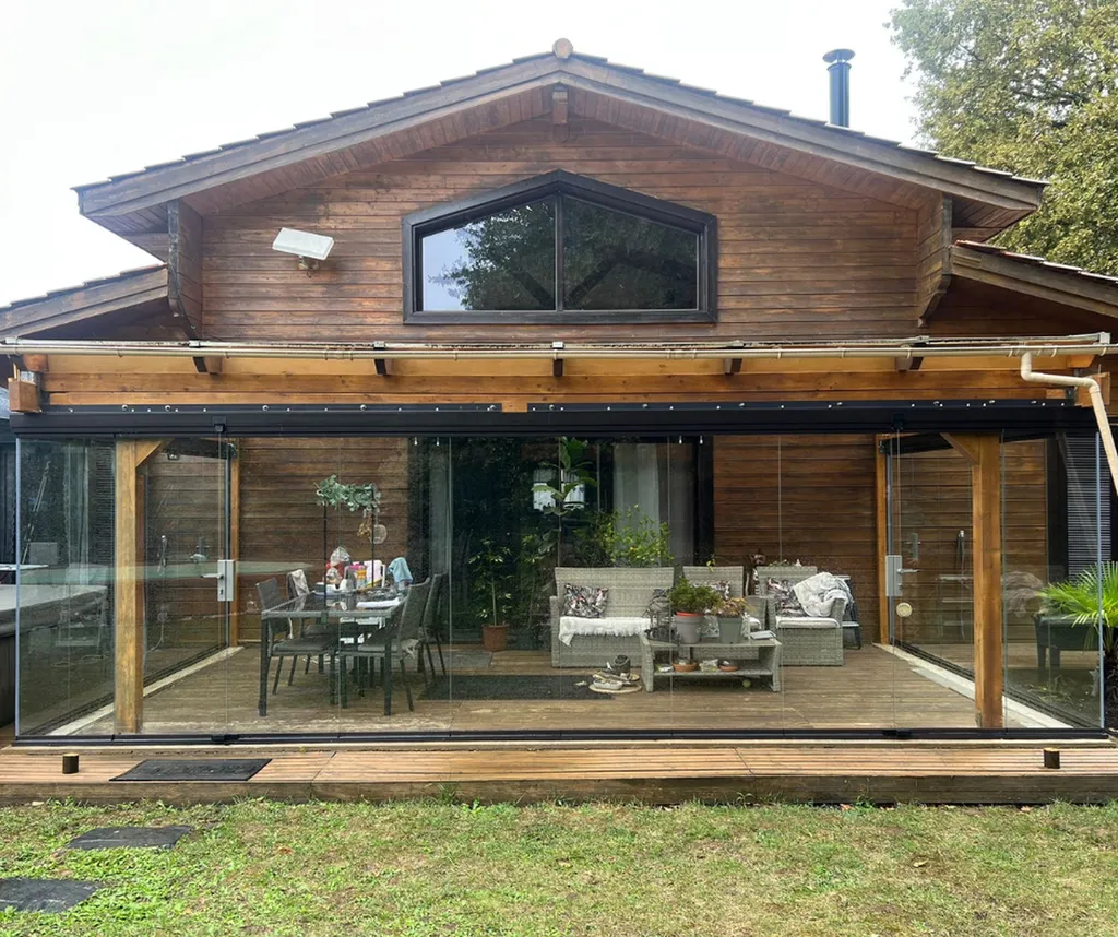 Baie vitrée en aluminium réalisée sur mesure en Gironde