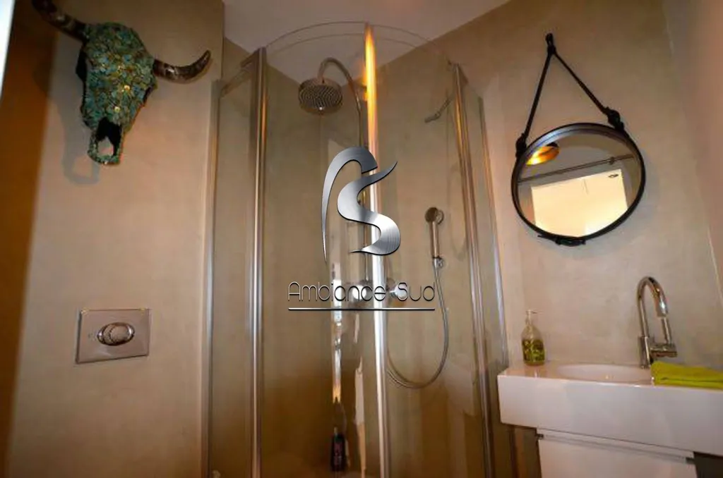 SALLE DE BAIN EN BETON CIRE MARSEILLE