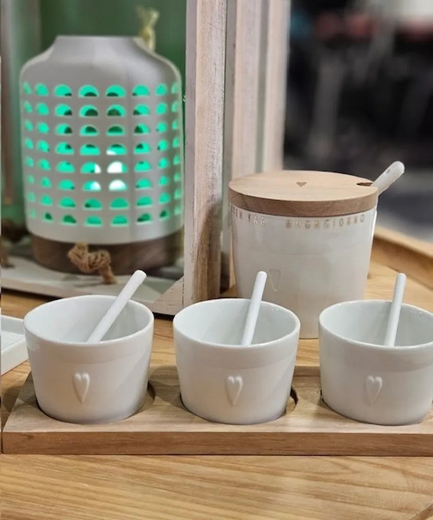 Vente de décoration en porcelaine blanche de la marque Räder fait main à Saint-Étienne-du-Bois proche de Bourg-en-Bresse