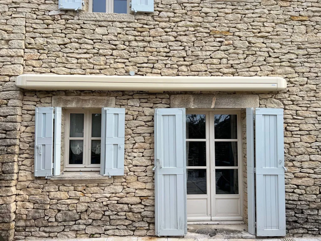 Installation d'un store coffre aluminium dans le Luberon