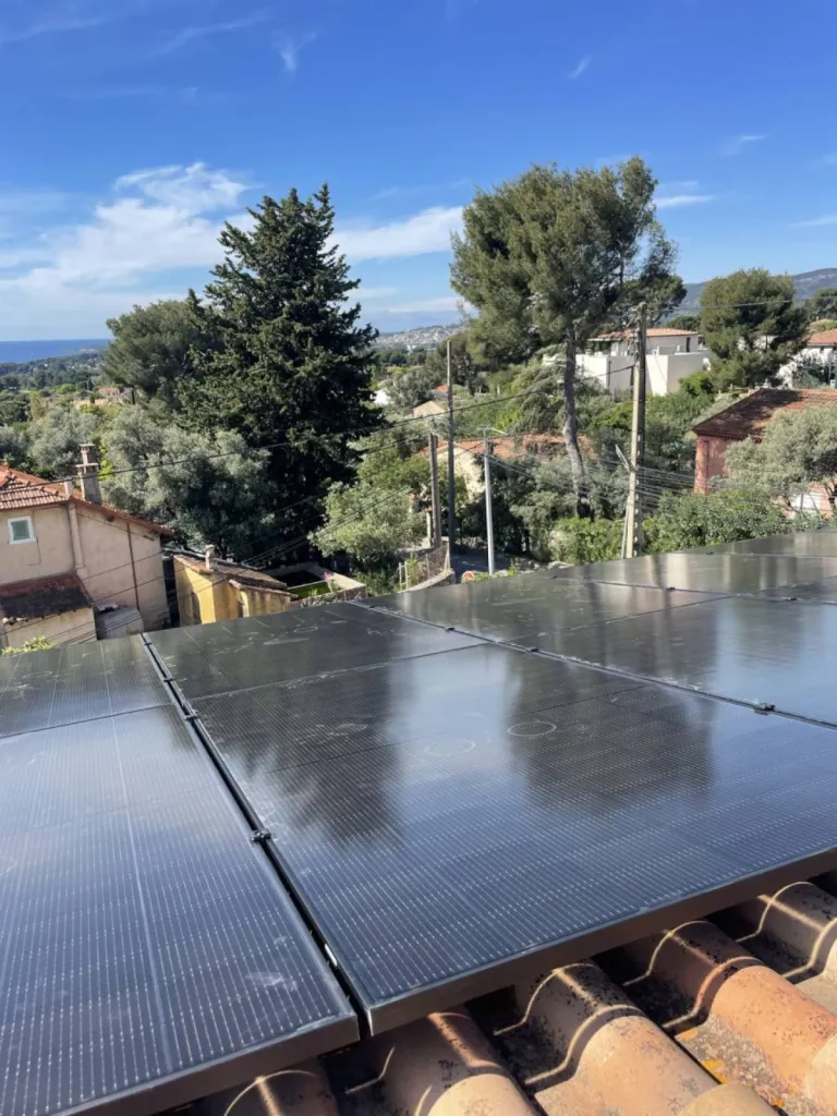 Installez vos panneaux solaires Dmegc sur votre toiture de maison à Ceyreste, La Ciotat et Aubagne 