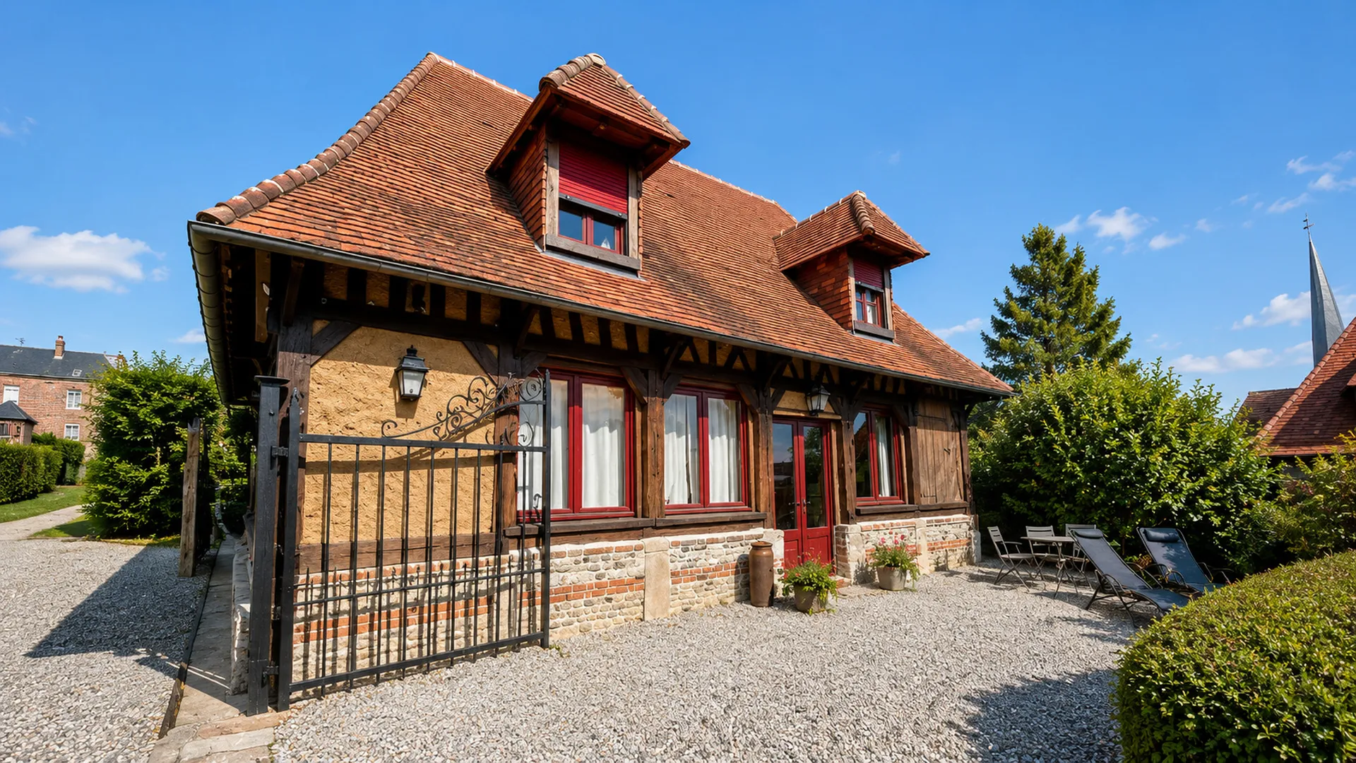 À vendre en Normandie : Ancien pressoir rénové avec prestations de qualité : Un bien unique alliant charme de l’ancien et confort moderne.