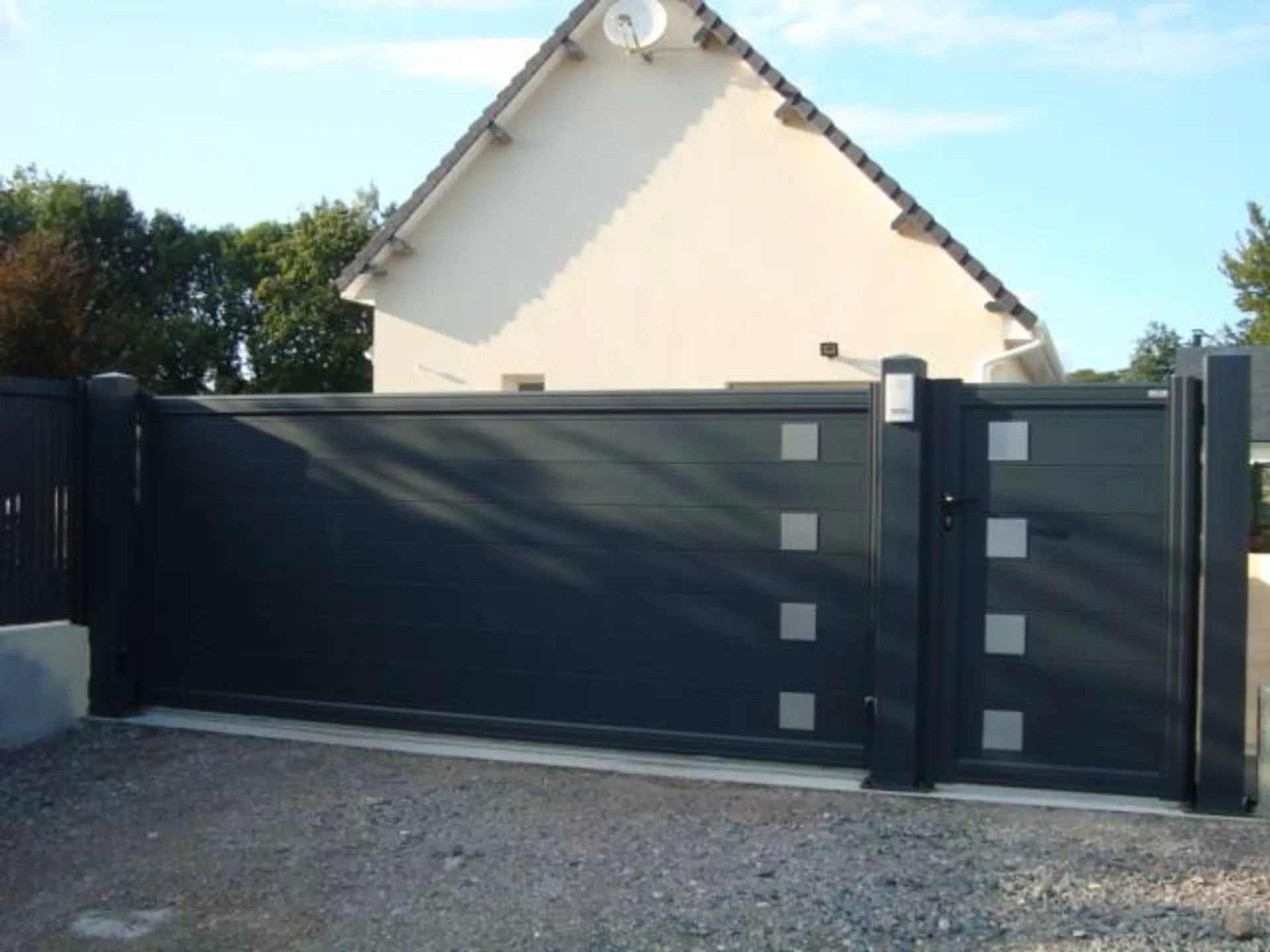 Pose de portail Aluminium personnalisé à Lisieux 14