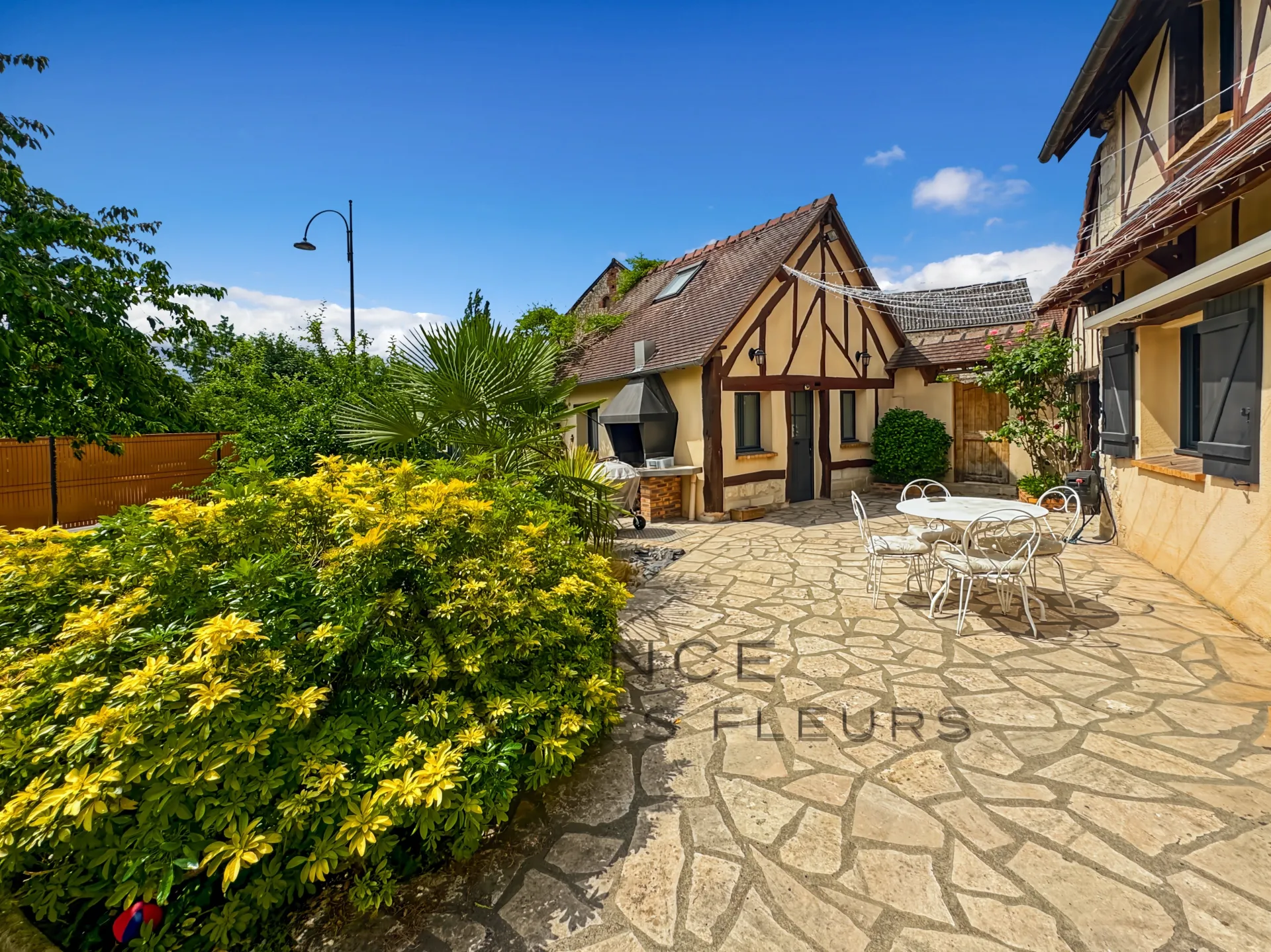 A vendre magnifique propriété de 172 m² habitables édifiée sur 781 m² de terrain sur la commune de FRENEUSE 76410