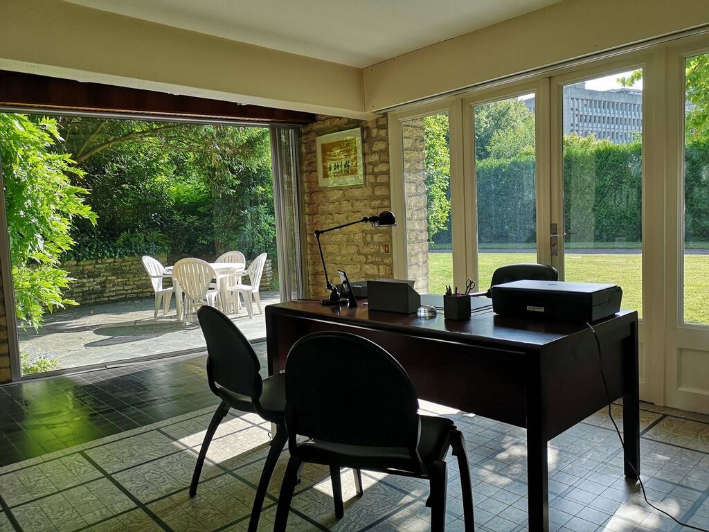 environnement verdoyant, cette grande Maison familiale centre Ville