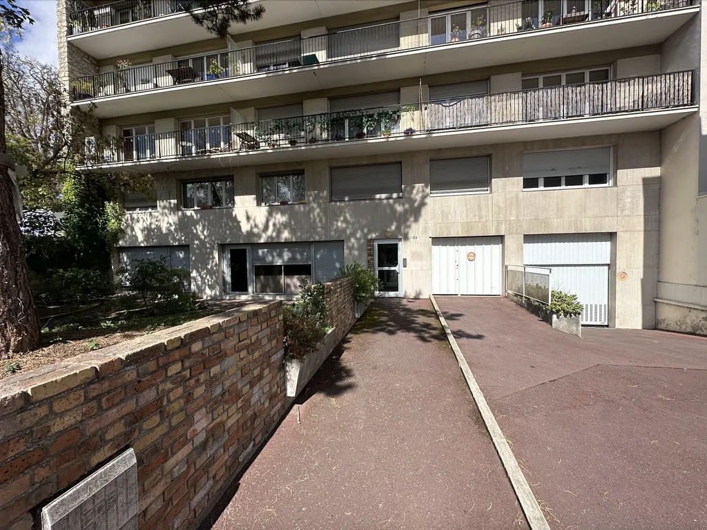Location - Boutique 552 m², Saint Cloud, Rue Gounod 92210 SAINT-CLOUD