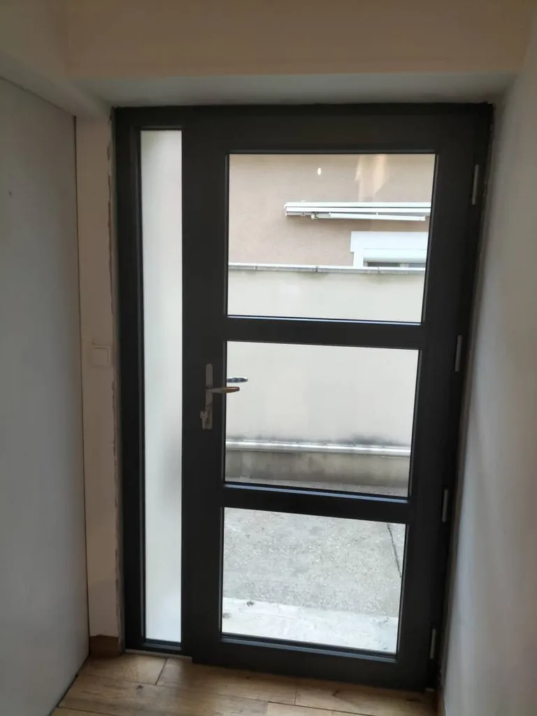 Installation d'une porte d'entrée en aluminium pour villa à Lyon 69