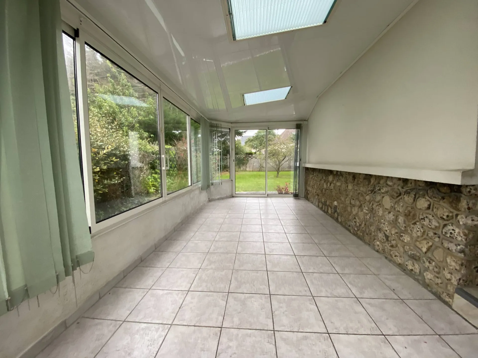 A vendre maison à rafraichir à Dieppe avec véranda proche de la plage sur les hauteurs de Dieppe.