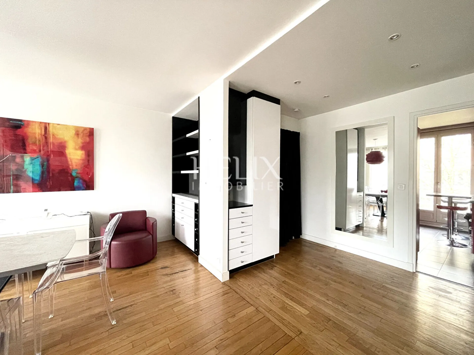 Magnifique appartement meublé traversant 3 chambres, 3 balcons, box, résidence de standing avec ascenseur et gardien, vue sur le parc du Château de Saint-Germain-en-Laye