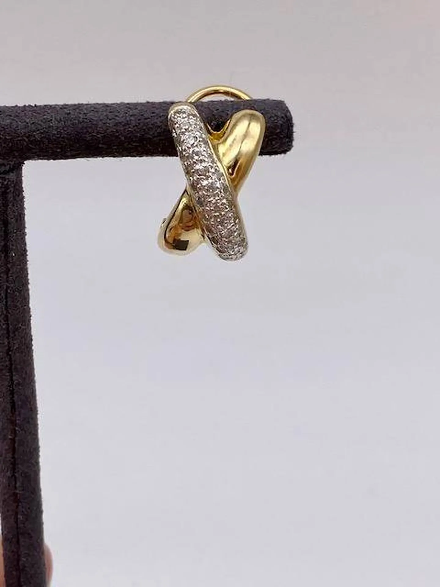 Boucles d'oreilles forme croix or 750/1000ème et pavage diamants occasion Or Ligne Cestas Bassin d'Arcachon