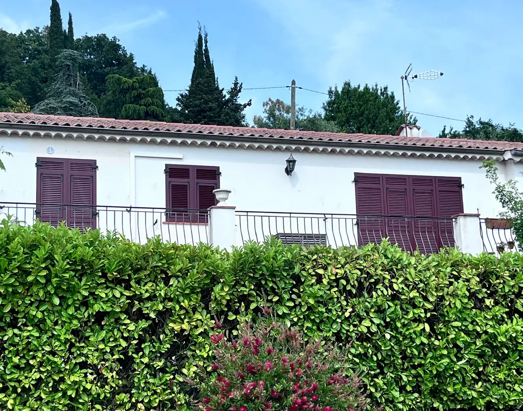 Volets battants sur mesure en aluminium persiennés avec portissols, sécurité esthétique à Contes près de Nice