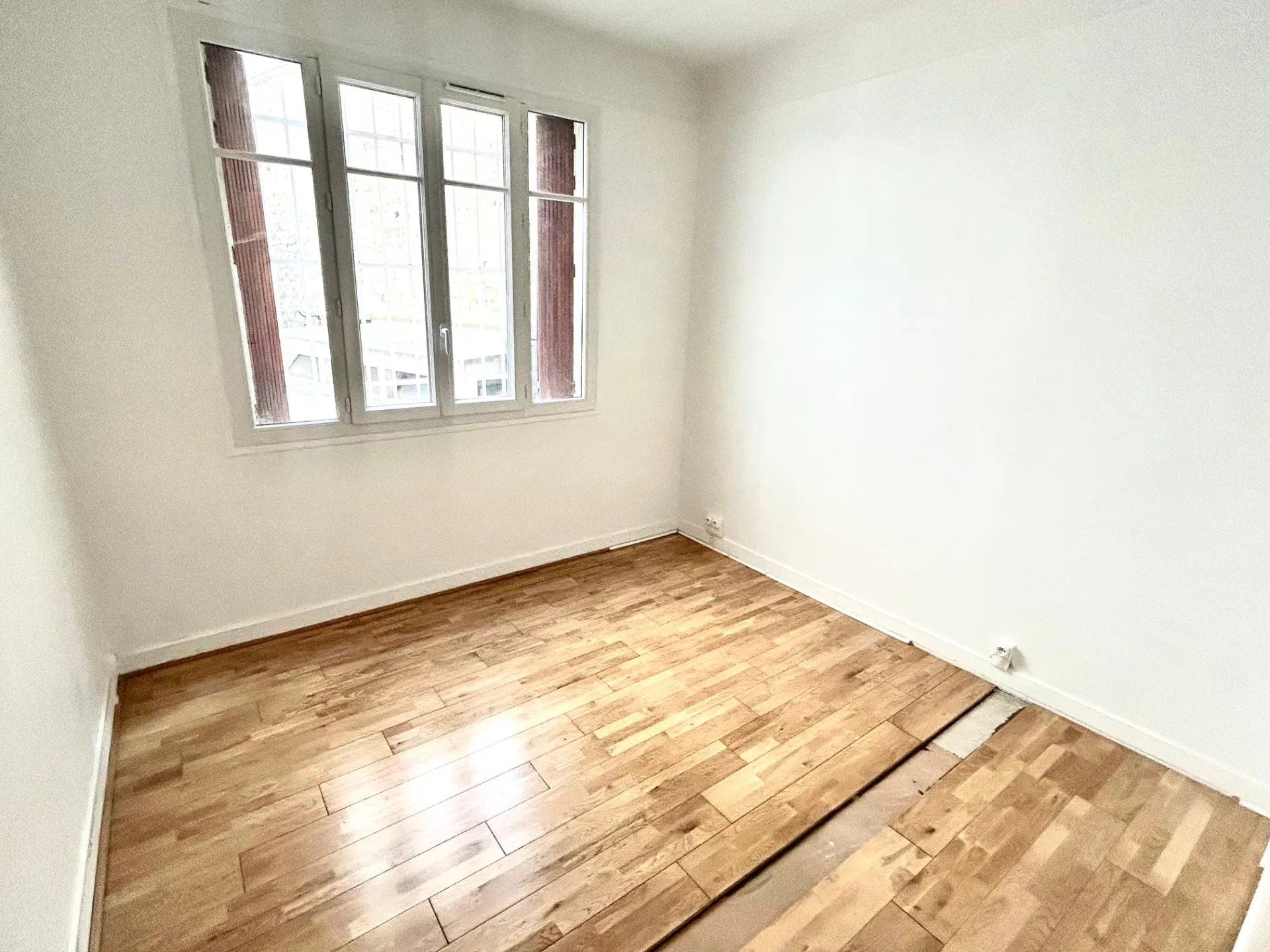 Appartement T3 en rez-de-chaussée (habitation ou professionnel) - Paris 15eme