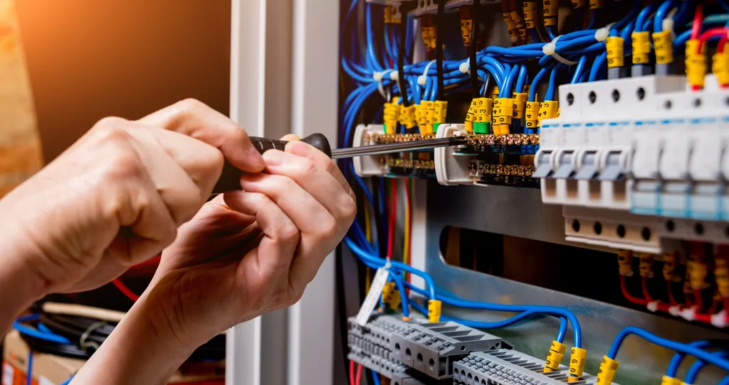 Choisir un électricien de confiance pour vos travaux électriques à La Bouilladisse