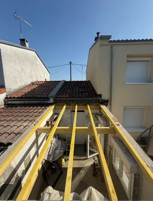 artisans charpentier pour Pose de Charpente Bois à Saint-Jean 31, Proche Toulouse  Expertise Compagnon du Devoir, Matériaux Français, Intervention Rapide