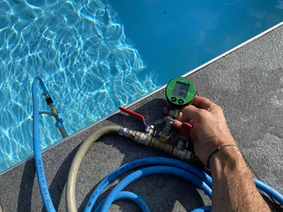 Localisation d'une fuite non apparente sur piscine coque polyester sans casse ni vidange à Bayonne dans le 64