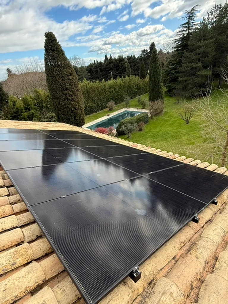 Installez des panneaux solaires sur votre toiture et réduisez votre facture d'électricité 