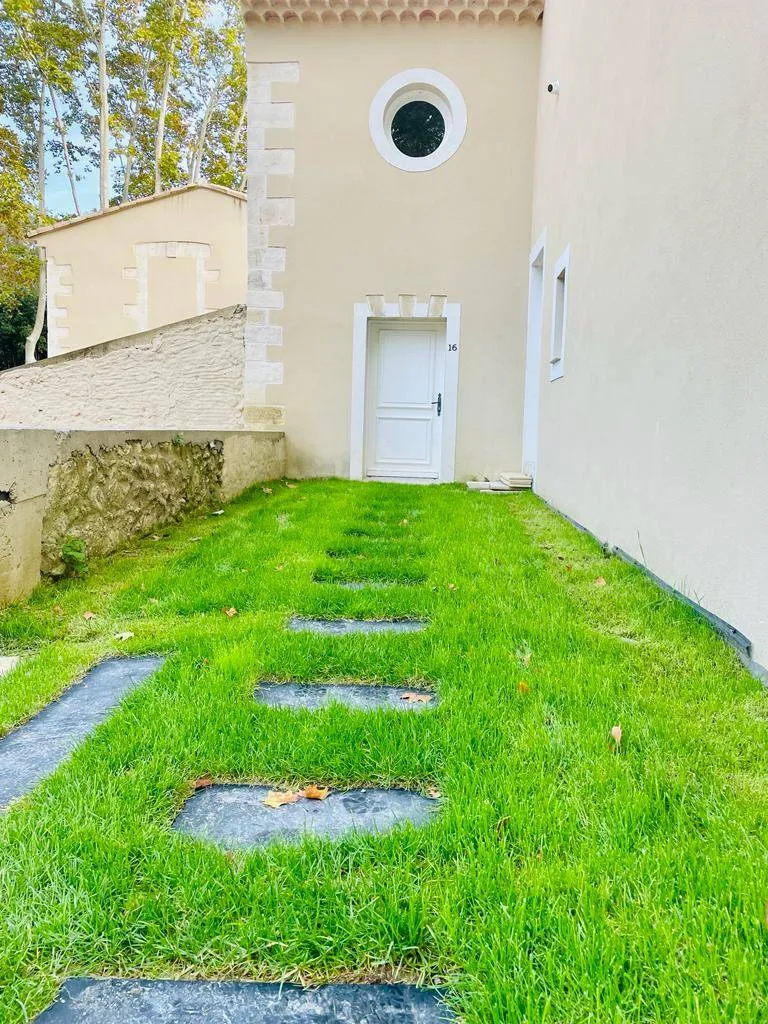 Placage de gazon à Villeneuve les Avignon dans le Gard