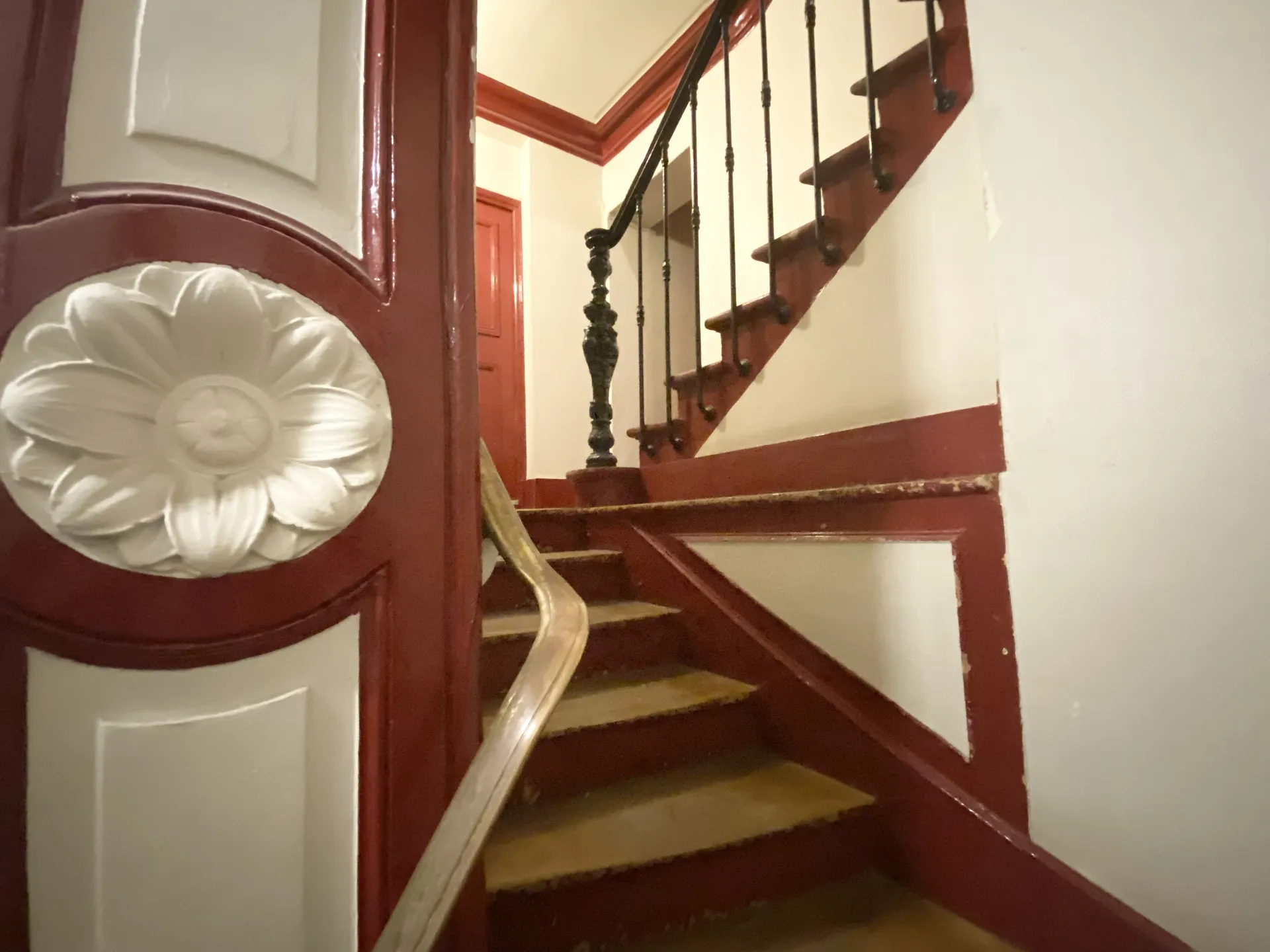 Découvrez à Saint Germain en Laye centre ville ce charmant appartement meublé 2 pièces avec charme de l'ancien