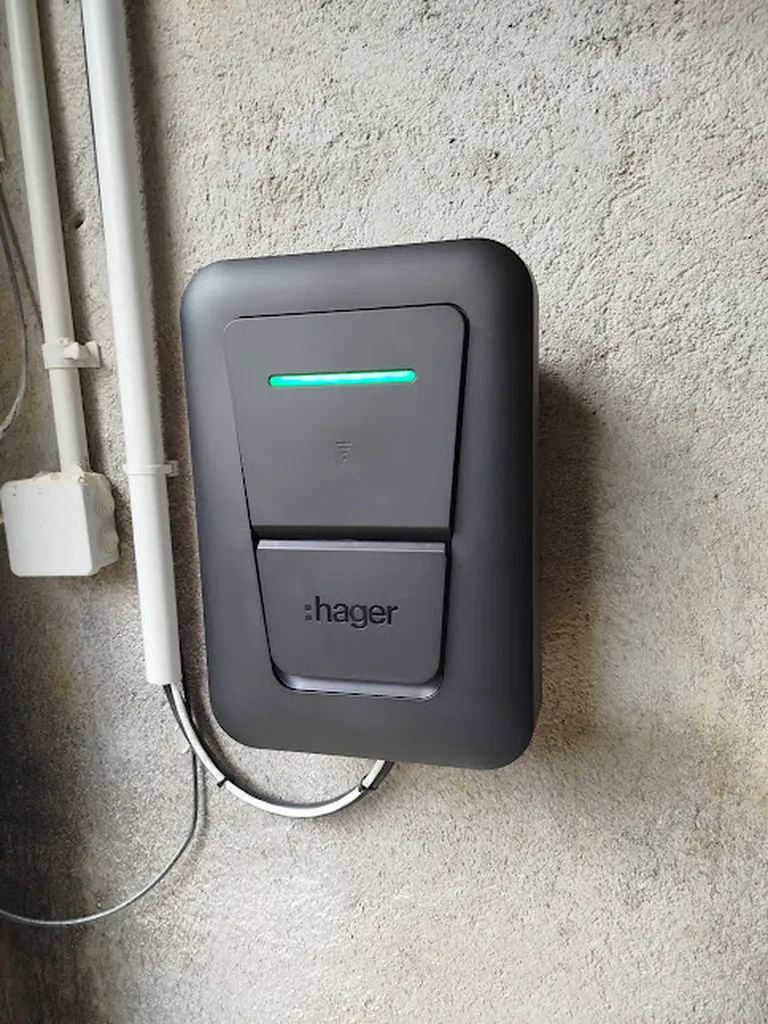 Borne de recharge Hager à Villevieille Par infiny elec