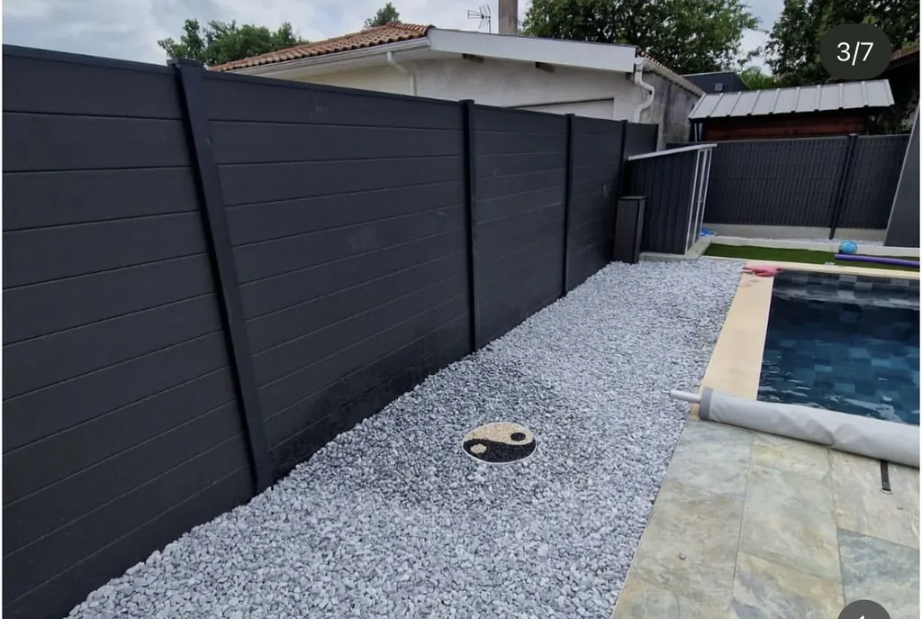 Création aménagements paysagers massif, gazon synthétique et dalle ardoise sur mesure à Saint-Jean-d’Illac