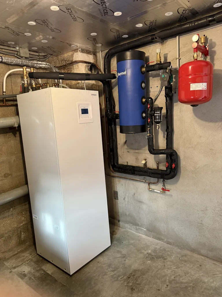 Installation de la Hitachi AirH2 600 S Combi de 8kW avec un ballon ECS de 220 litres  à Marcoussis