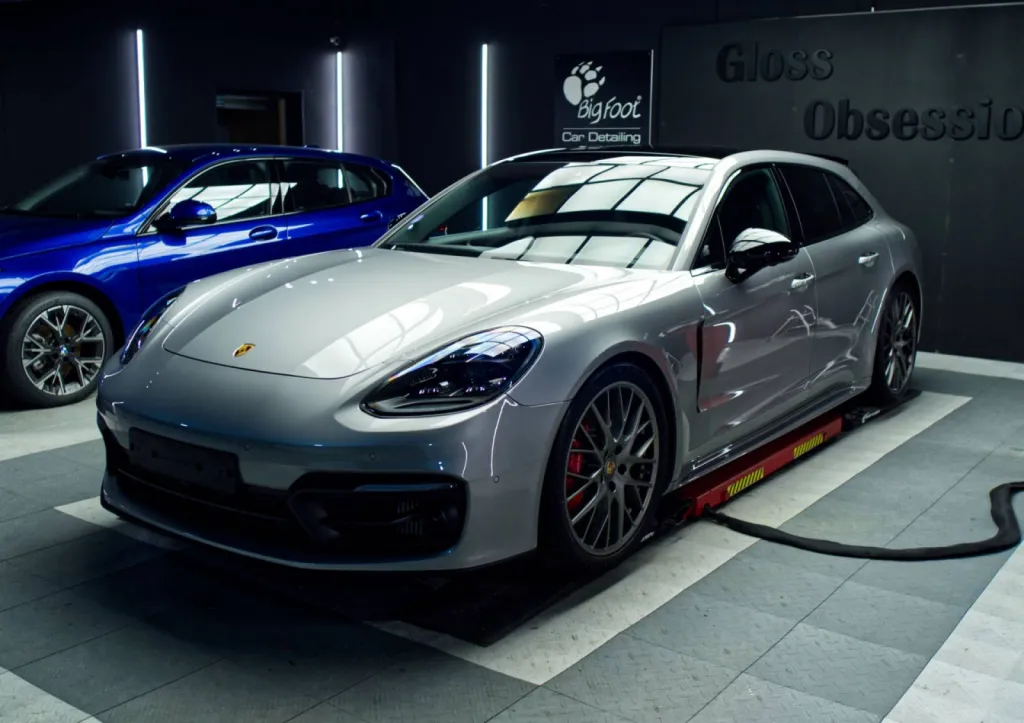 Pose de film de protection PPF XPEL sur Porsche Panamera Hybrid 2020 à Lorient par Gloss Obsession.