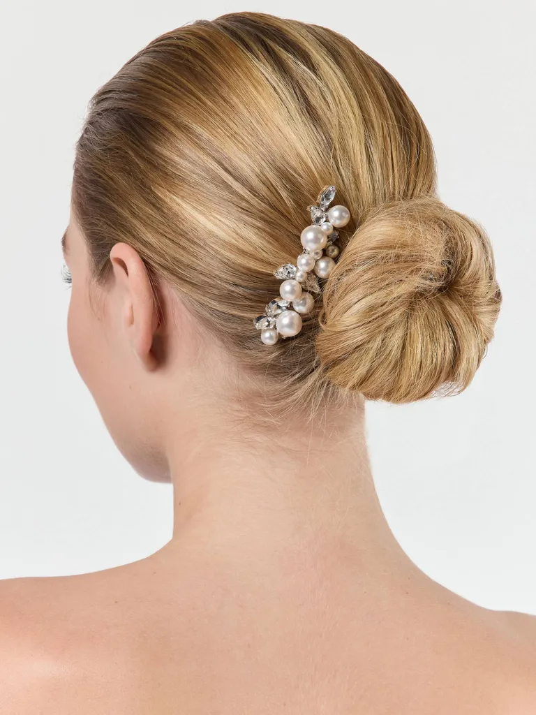 Bijoux de cheveux pour un chignon de mariée à Grenoble proche de Marseille 