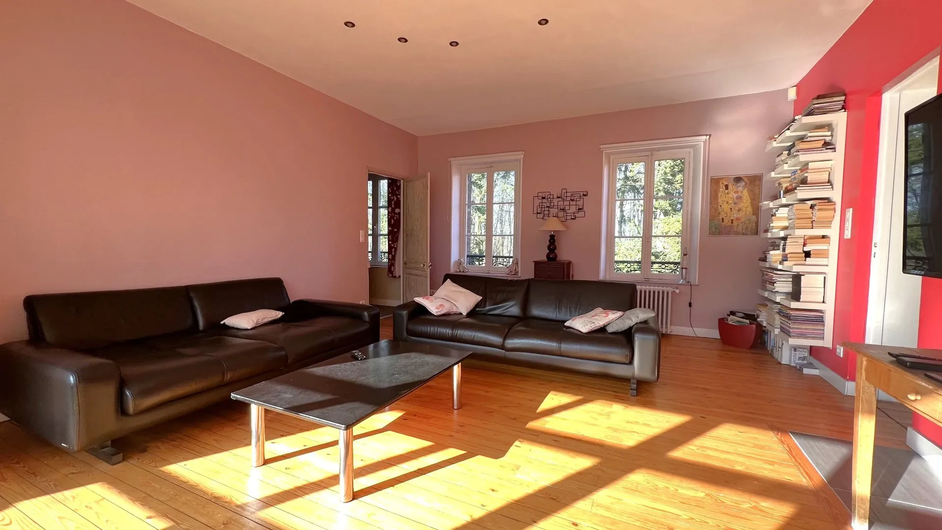 Magnifique demeure de famille 283m², 7 chambres, salle de jeux, patio véranda, dépendances et jardin arboré 6078m², emplacement privilégié centre-ville de Eu 76260.