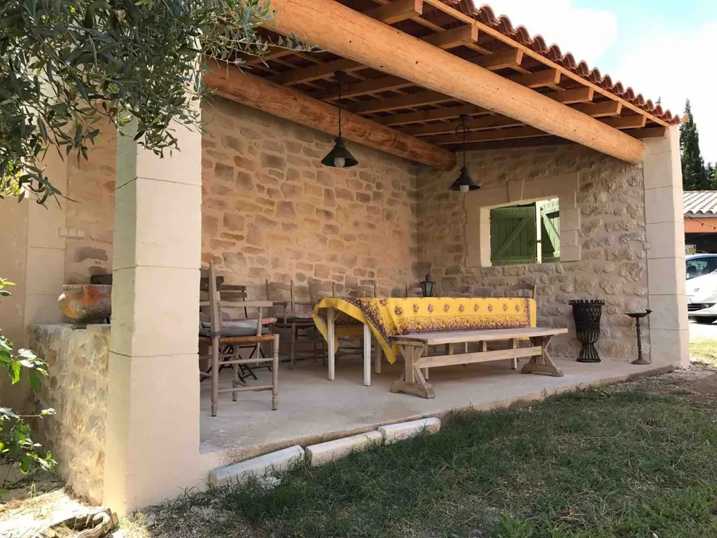 Décoration en pierre d’un Pool House sur Béziers 