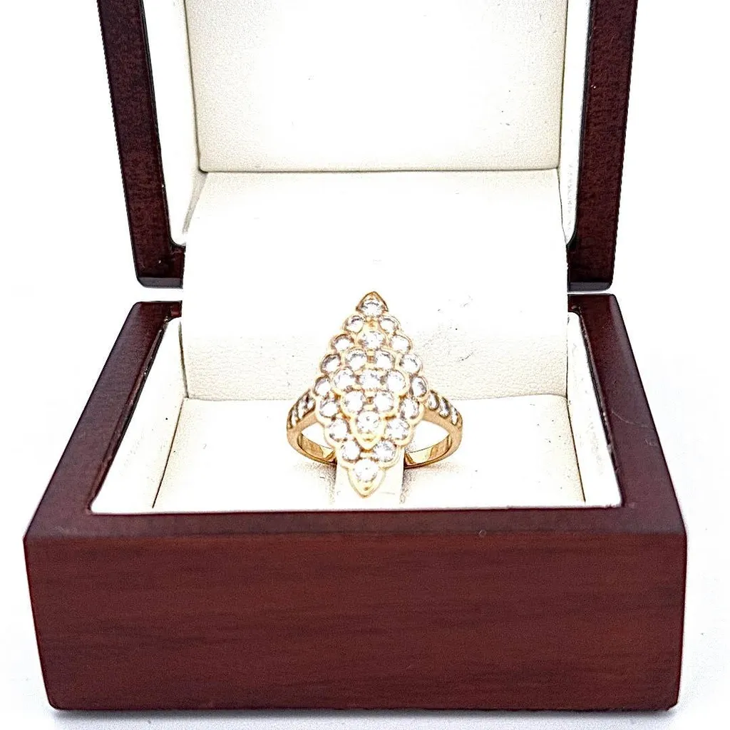 Élégance Raffinée : Découvrez le Charme de Notre Bague Marquise en or et diamants chez Or Ligne près de Bordeaux