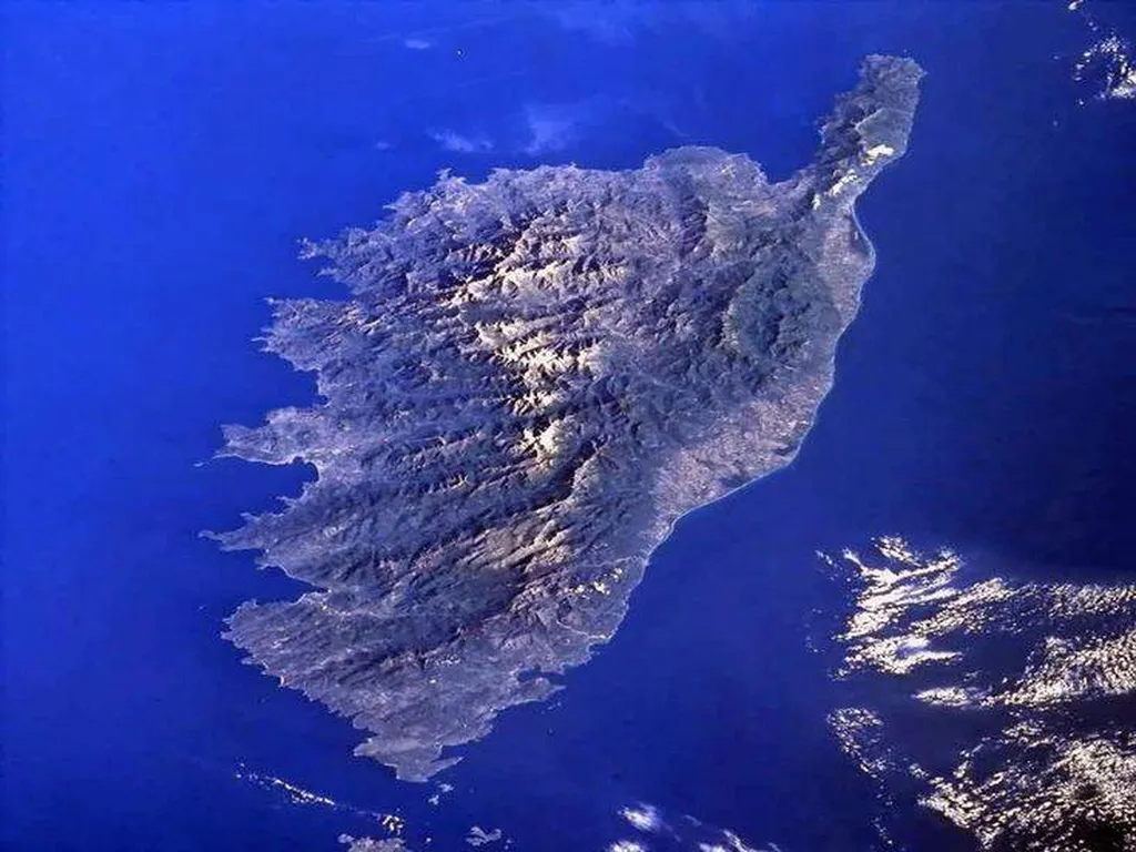 Transporter de la marchandise depuis Marseille pour Ajaccio avec un transporteur professionnel