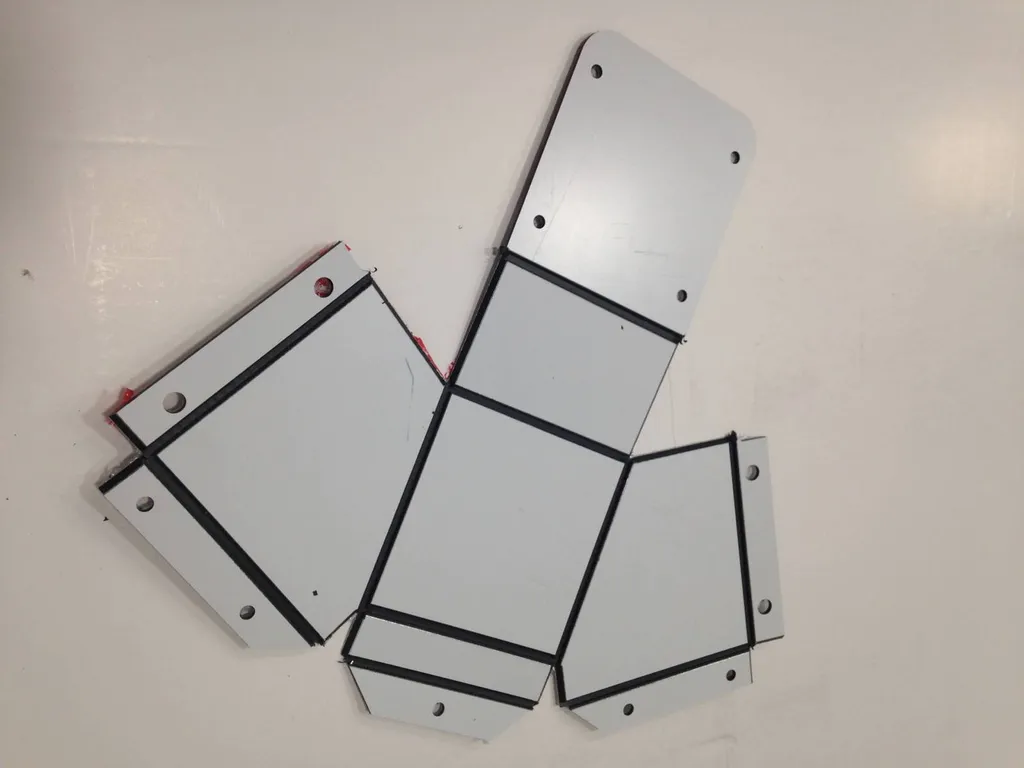 Tolerie plastique sur mesure de dibond : découpe et usinage de dibond sur mesure : boitiers et face avant