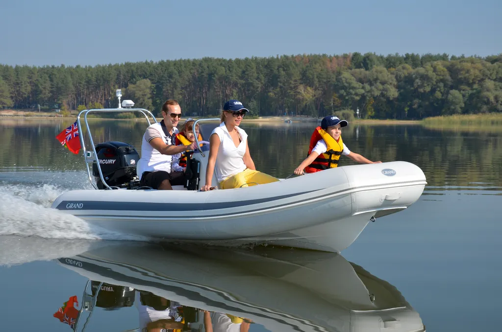 Toni Marine propose à la vente ce semi-rigide Grand Boats Silver Line S420 équipé d'un moteur Honda 50 CV disponible à La Londe-les-Maures proche du Lavandou