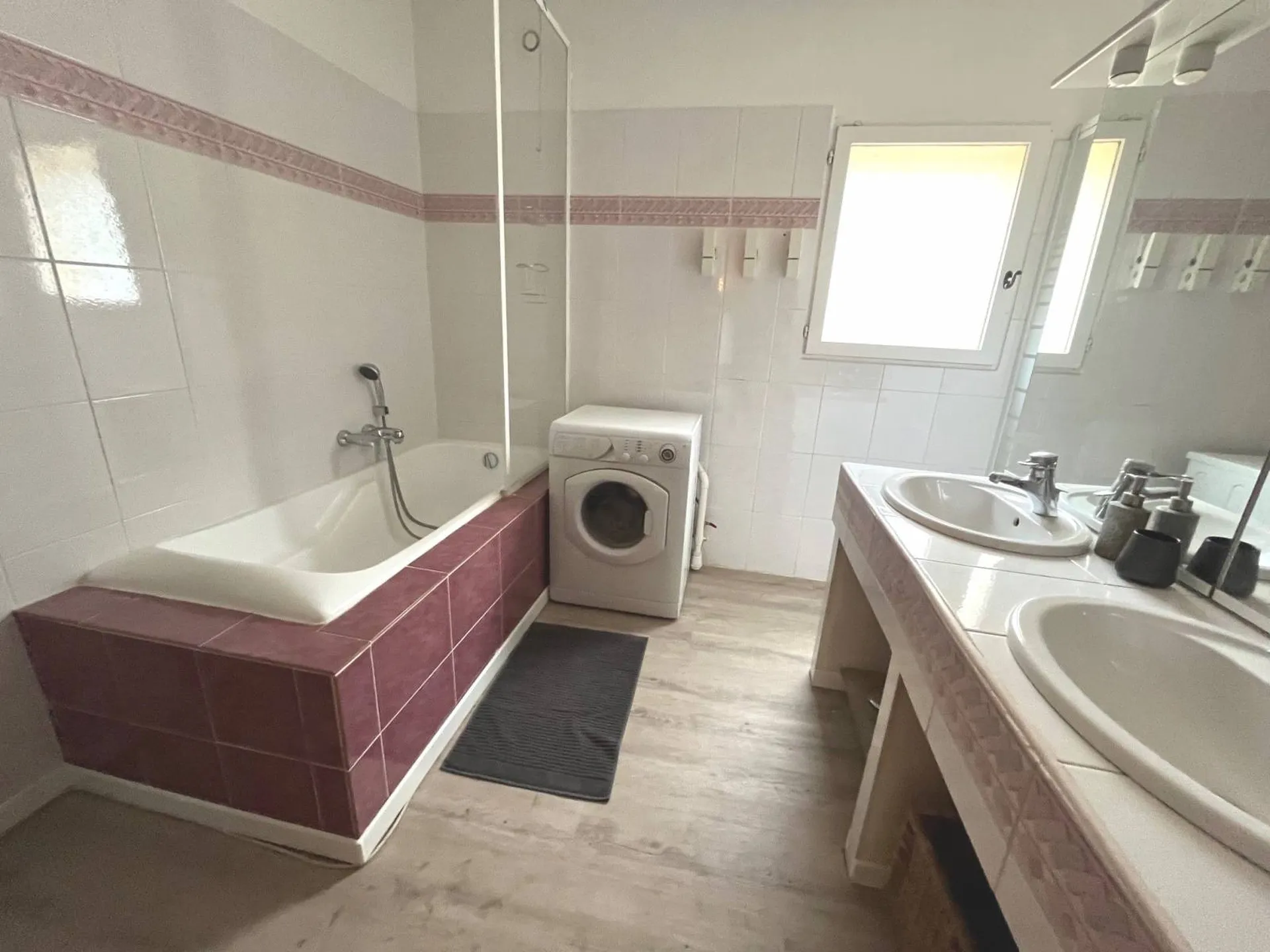 Propriété Roquefort la Bedoule Quartier du Petit Rouvière environnement calme et boisé, terrain de 5 840m² avec piscine à débordement