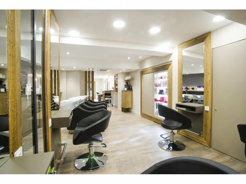 Barron Agencement salon de coiffure alliance du naturel et de l'élégance