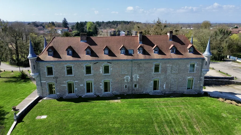 Réhabilitation complète du château de Salvert à Attignat (Ain)