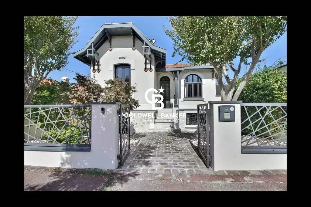 Maison à vendre à Arcachon - 148 m², rénovée, 3 suites, dépendance et jardin proche plage