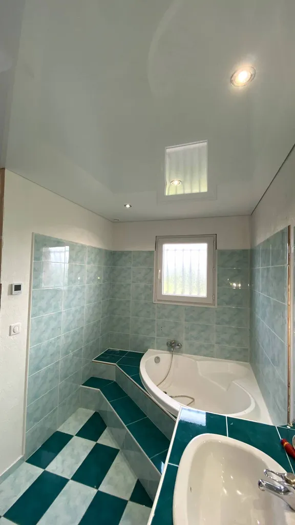 Plafond chauffant rayonnant dans salle de bains ou toute autre pièce de la maison - Plafonds Tendus Occitans Auterive